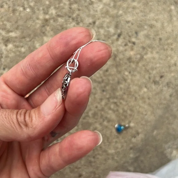 2 Lia Sophia necklace pendants - Picture 8 of 11